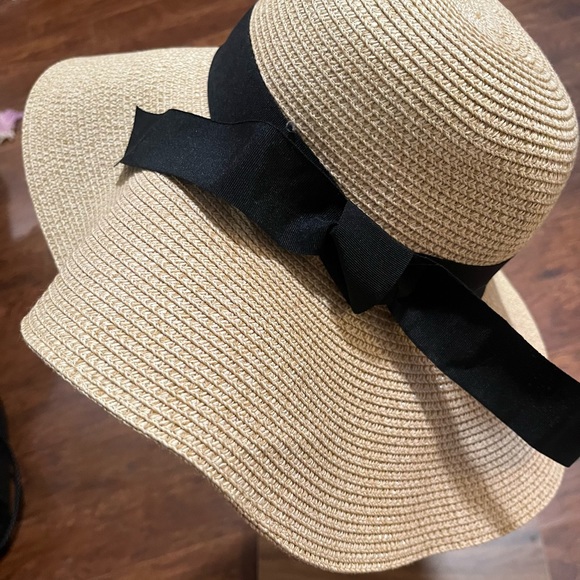 furtalk Accessories - NWOT Straw hat with ribbon.